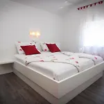 Biserka G *