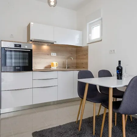 Apartment Biserka G Palit