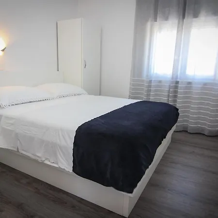 Apartment Biserka G