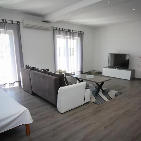 Apartment Biserka G