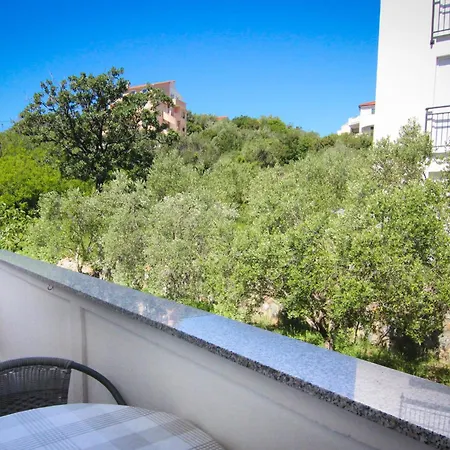 Apartment Biserka G