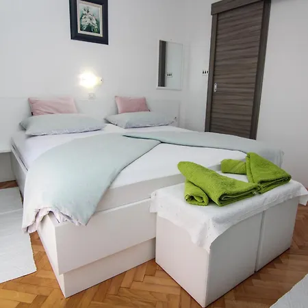Biserka G Apartment *